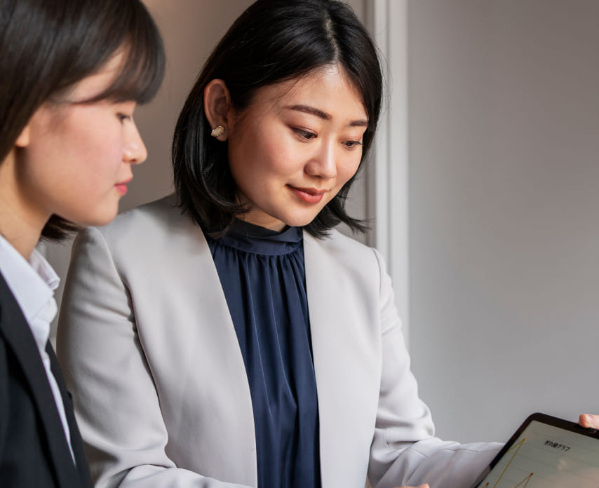 国境をまたいで活動する各分野のスペシャリストが、豊富な実務経験と体感情報を駆使してサポートします。2